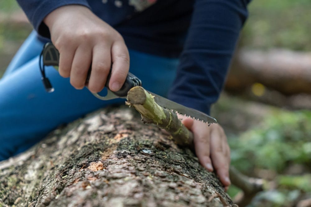 Cutting using a hiking knife