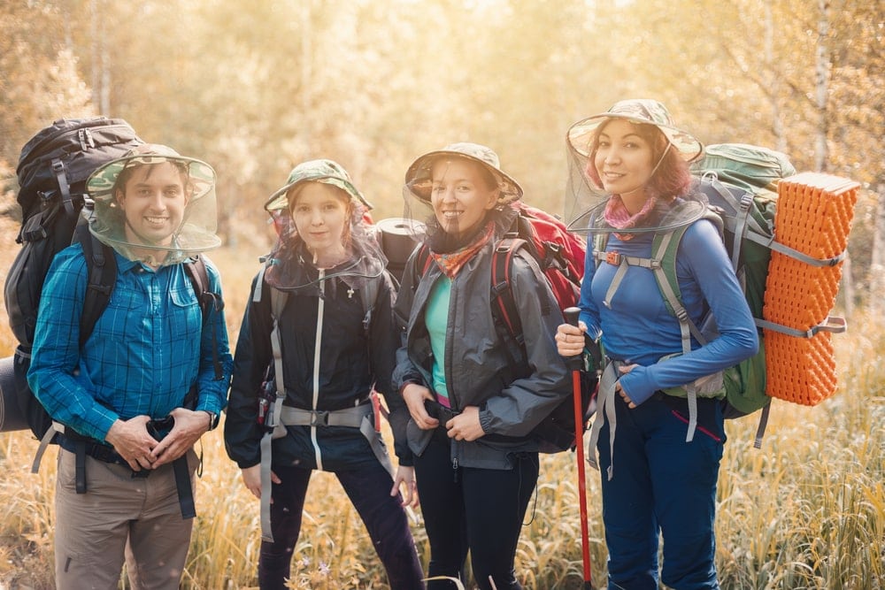 Hikers wearinga bug net