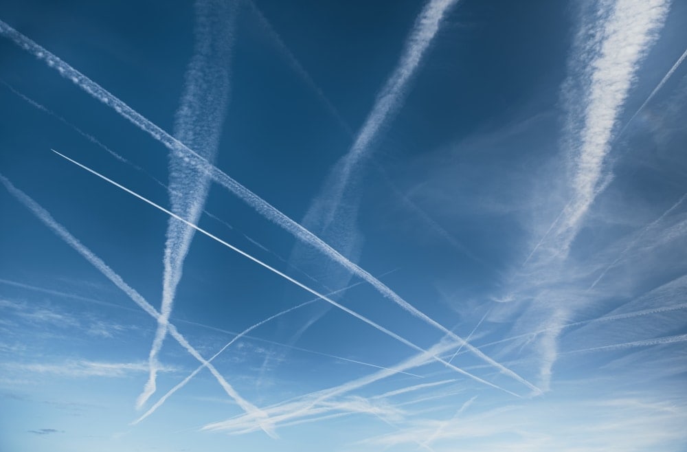 contrail clouds