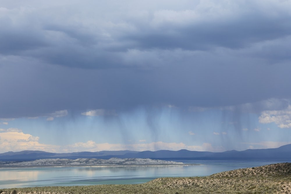 Heavy clouds produce visible bands of virga
