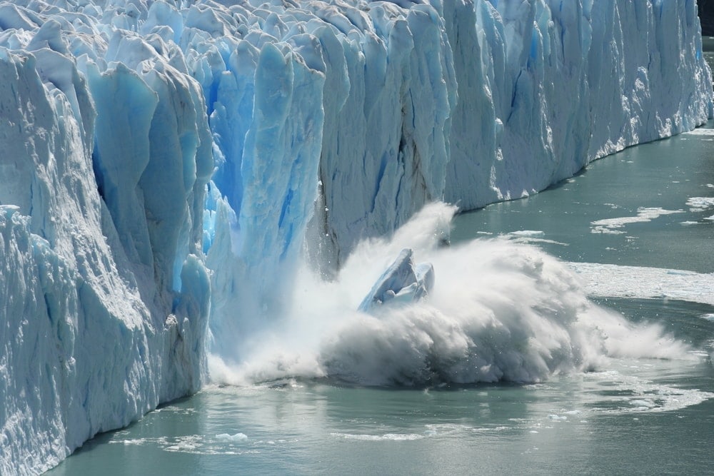 Image of an iceberg melting in the arctic