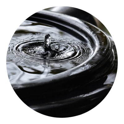 Water dripping in a drum