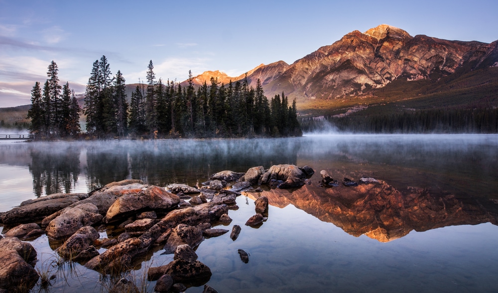 Pyramid Lake of Nevada with view of mountain and pines
