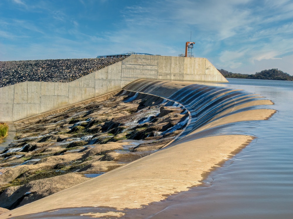 Dams flows to the lake