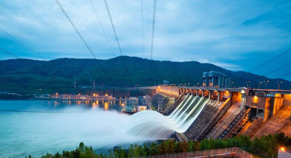 Dam flowing to the great lakes