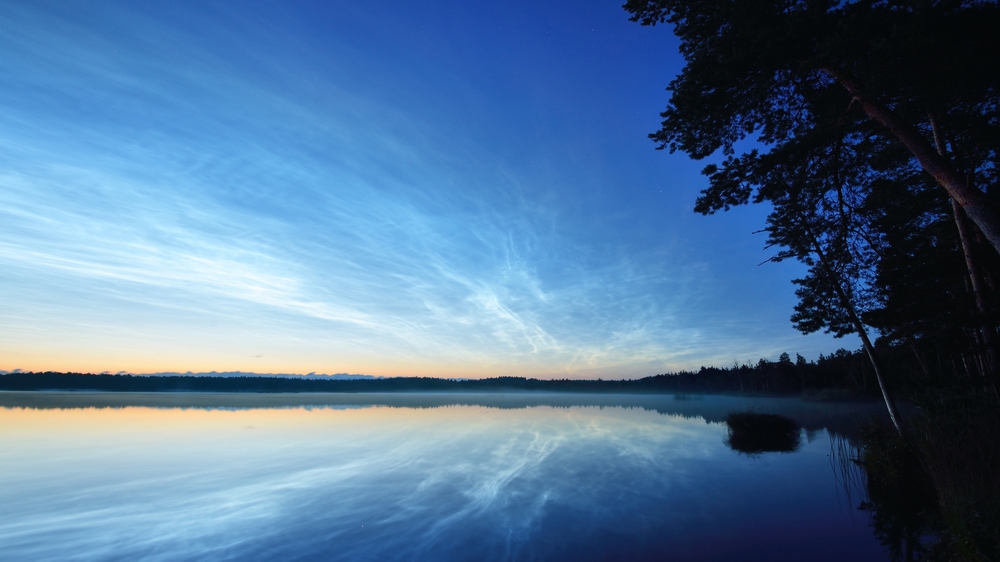 Polar Mesospheric Clouds with the reflection on it on the sea