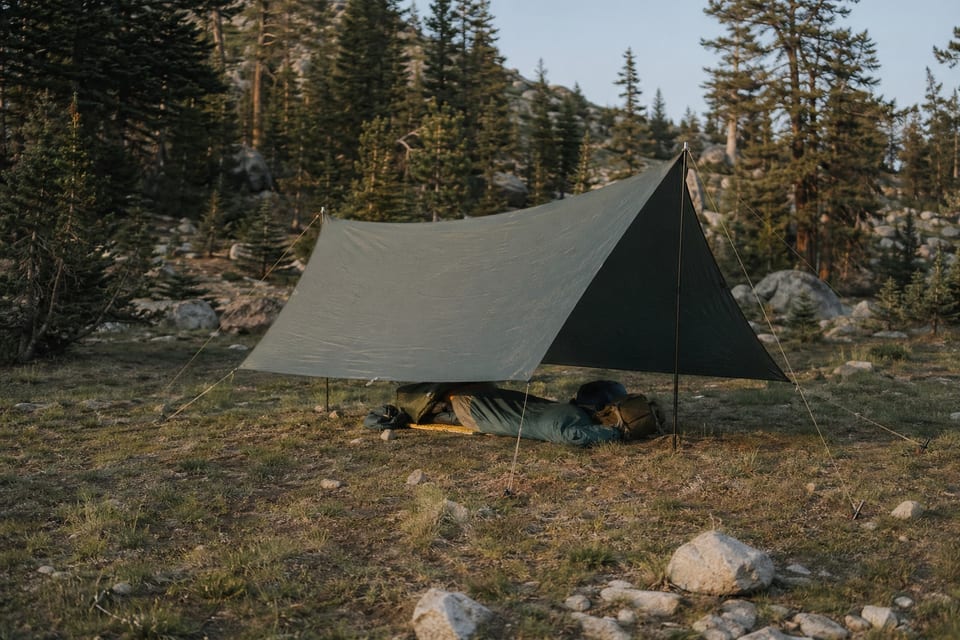 how to make tarp shelter without trees featured photo