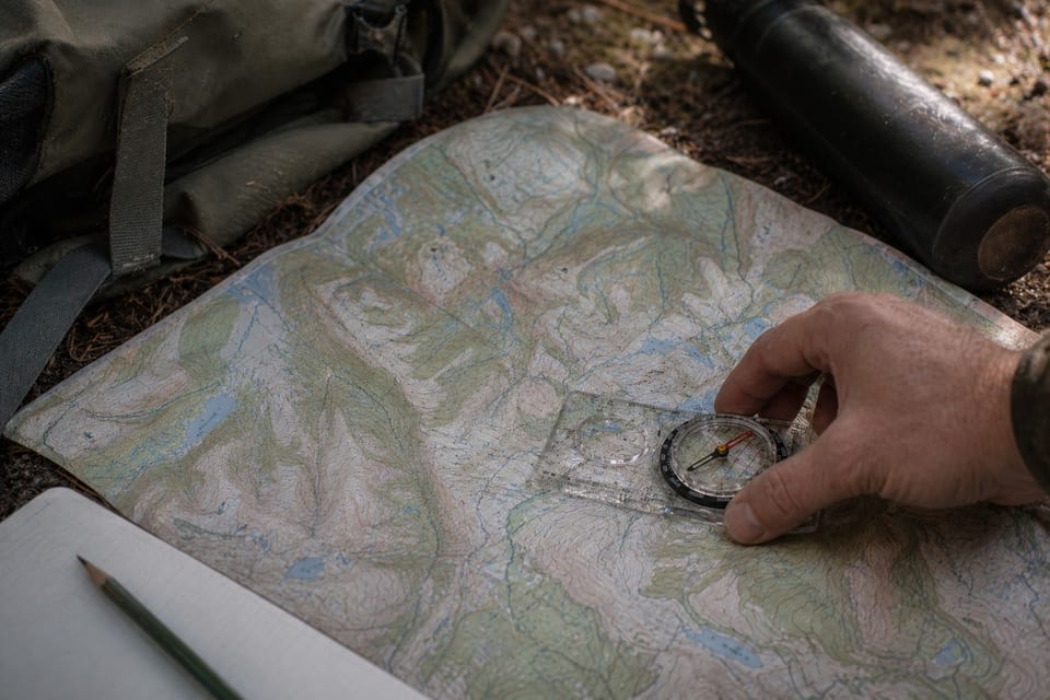 how to read a compass featured image