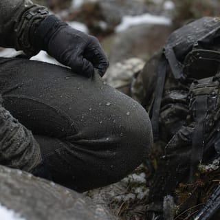 which materials provide warmth even when wet featured image