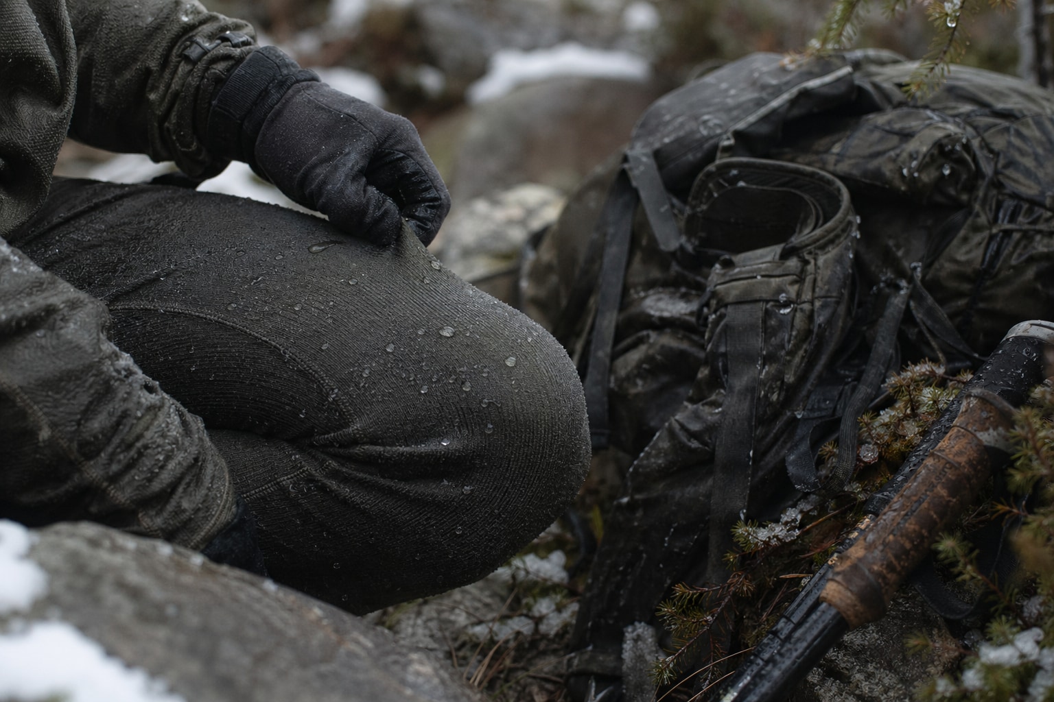 which materials provide warmth even when wet featured image